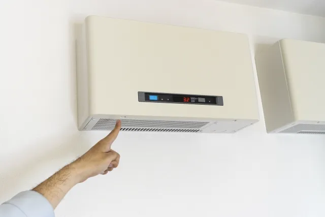 パワコン周囲の通気を確保し直射日光を避けて機器の寿命を延ばすメンテナンス