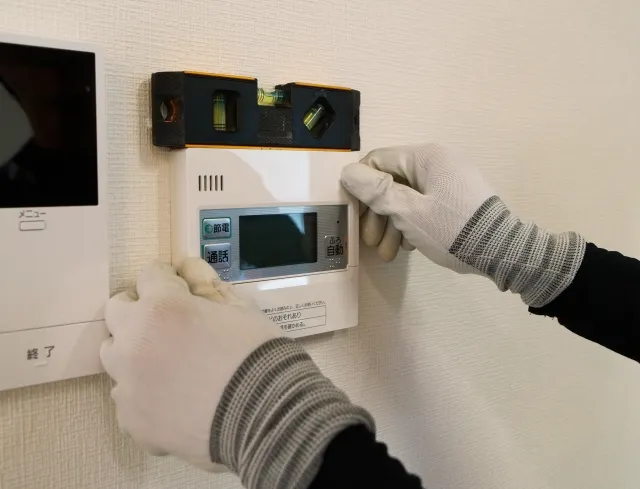 八王子の戸建て住宅で稼働するエコキュートやソーラーパネルの経年変化をプロがチェック