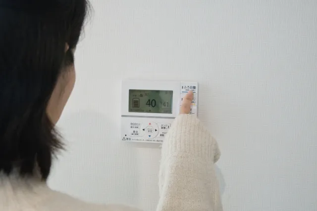 八王子の冬の寒冷な屋外でも効率よくお湯を沸かす最新エコキュート